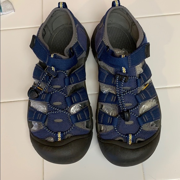 Keen Other - 6 boys, 8 woman navy Keen water shoes